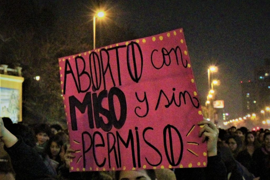 cartel de marcha por el aborto imagen original de revista bravas